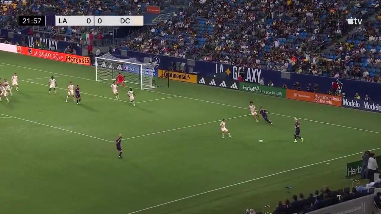 罗伊斯破门助洛杉矶银河2-1取胜，球队目前仍在西部垫底