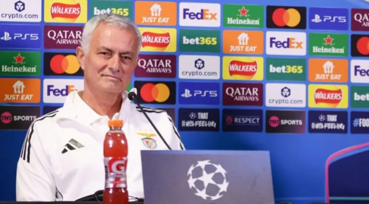 hth官方网站-穆帅：阿韦洛亚是我皇马生涯最喜欢球员之一 阿隆索已证明了自己